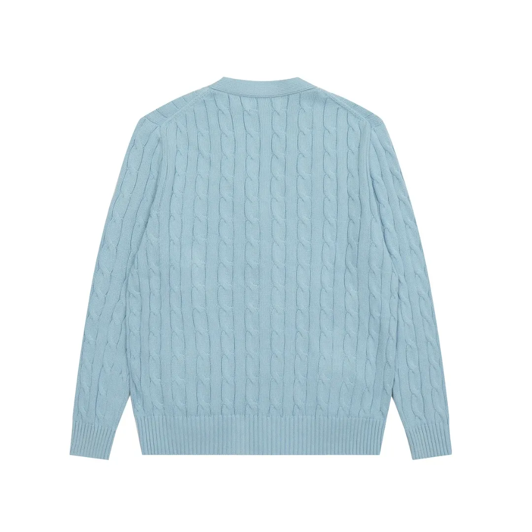 P270 Top quality" Style number: DS013# [Ralph Lauren V-neck solid color pony embroidered logo twist knitted cardigan] ✅Ralph Lauren classic basic versatile all-season couple knitted cardigan jacket ✅Main supplier platform live broadcast Wholesale entities will be replenished if out of stock, will not be removed from the shelves ✅ZP quality 1:1 version Scan the code to enter the GF website Counter quality ✅Detailed quality The only one in Guangzhou Imported quality cotton yarn, focusing on high-end Needless to say, cost-effective and good quality. ✅The version is restored to the original size. The maximum size can be worn up to 200 pounds. Loose, comfortable and stress-free. ✅The upper body is simple and easy to match. A must-have for ootd. Good-looking clothes are never picky. A must-have for men and women with the same style. Recommended for couples. Size: S-XL. Color: black, navy, off-white, gray, light blue, khaki.